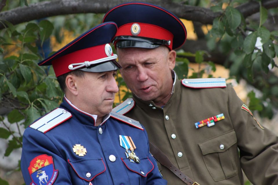 Делимся атмосферой праздника! Настоящий казачий дух — в звонких песнях, задорных танцах, ярких костюмах Делимся атмосферой праздника! Настоящий казачий дух — в звонких песнях, задорных танцах, ярких костюмах
