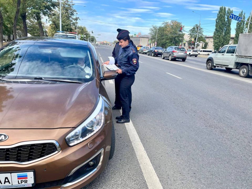 Сотрудники Центра ДиТН, ПБДД ГИБДД МВД по ЛНР провели в Луганске акцию "Правила созданы, чтоб их соблюдать!" Сотрудники Центра ДиТН, ПБДД ГИБДД МВД по ЛНР провели в Луганске акцию "Правила созданы, чтоб их соблюдать!"