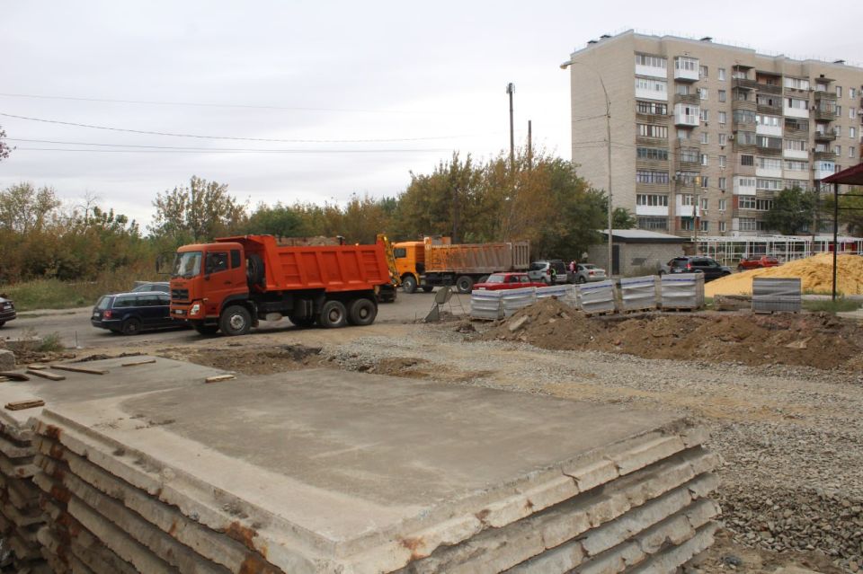Сергей Козенко: В рамках специального инфраструктурного проекта, реализуемого шефом-регионом Тюменской областью, в Краснодоне активно ведутся работы по благоустройству территории возле многофункционального центра... Сергей Козенко: В рамках специального инфраструктурного проекта, реализуемого шефом-регионом Тюменской областью, в Краснодоне активно ведутся работы по благоустройству территории возле многофункционального центра...