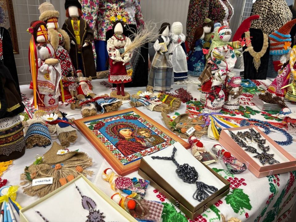 В рамках масштабных празднований Дня Станицы Луганской, жители и гости округа смогли окунуться в атмосферу творчества и казачьей культуры В рамках масштабных празднований Дня Станицы Луганской, жители и гости округа смогли окунуться в атмосферу творчества и казачьей культуры