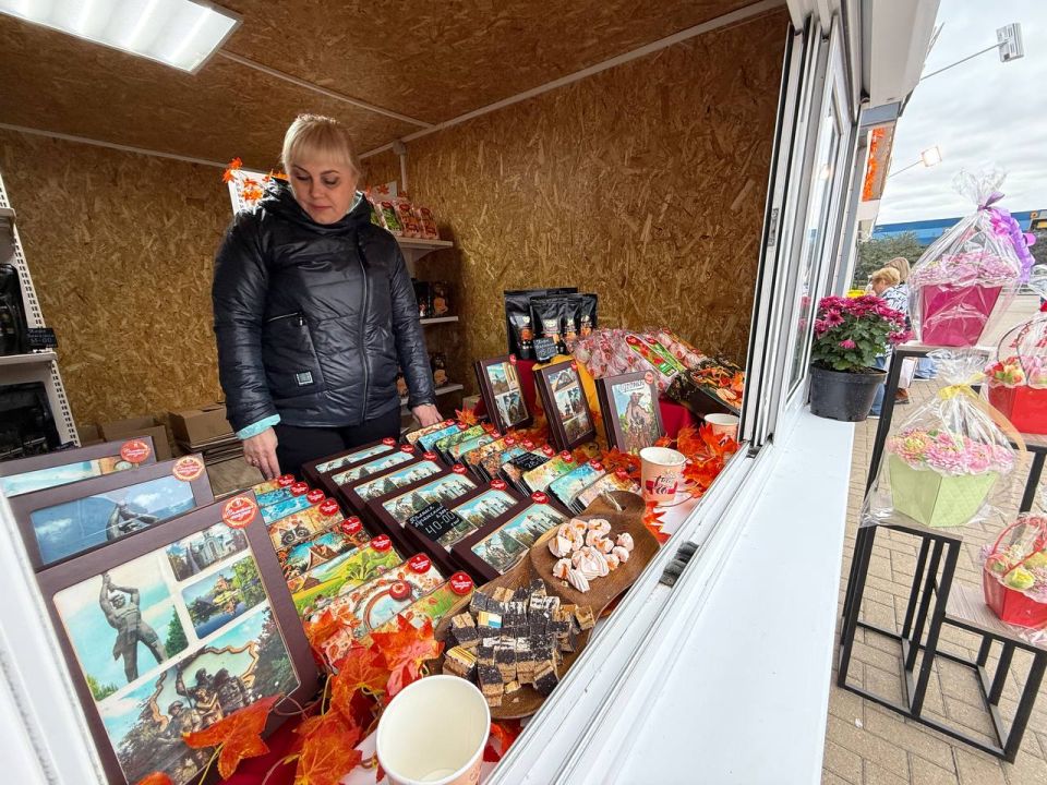Исторический успех: продукция ЛНР произвела фурор на ярмарке в Минске! Исторический успех: продукция ЛНР произвела фурор на ярмарке в Минске!