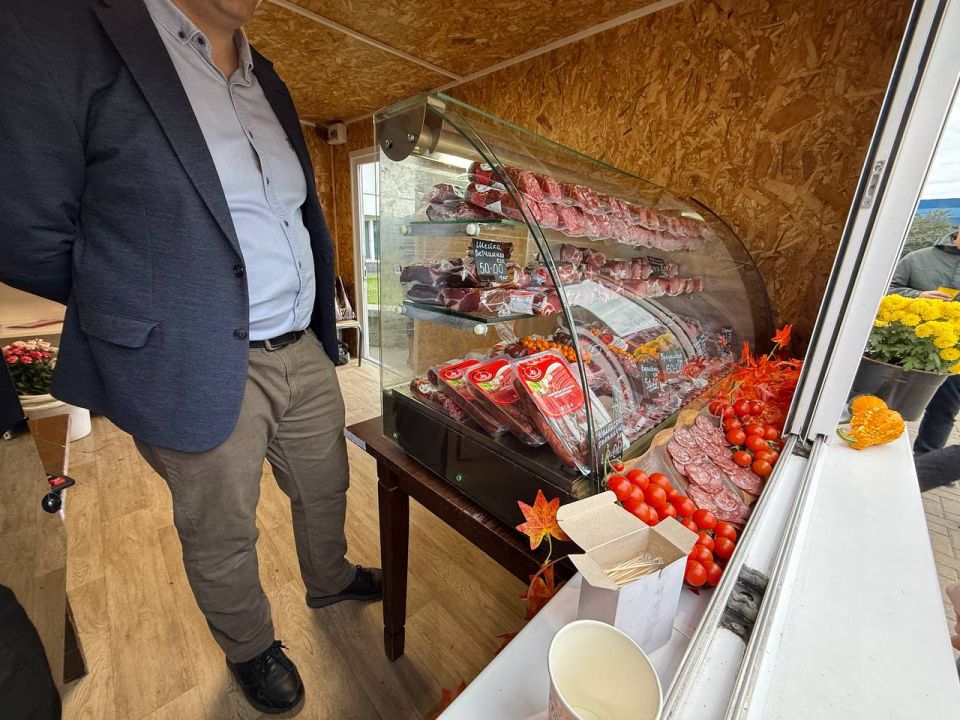 Исторический успех: продукция ЛНР произвела фурор на ярмарке в Минске! Исторический успех: продукция ЛНР произвела фурор на ярмарке в Минске!