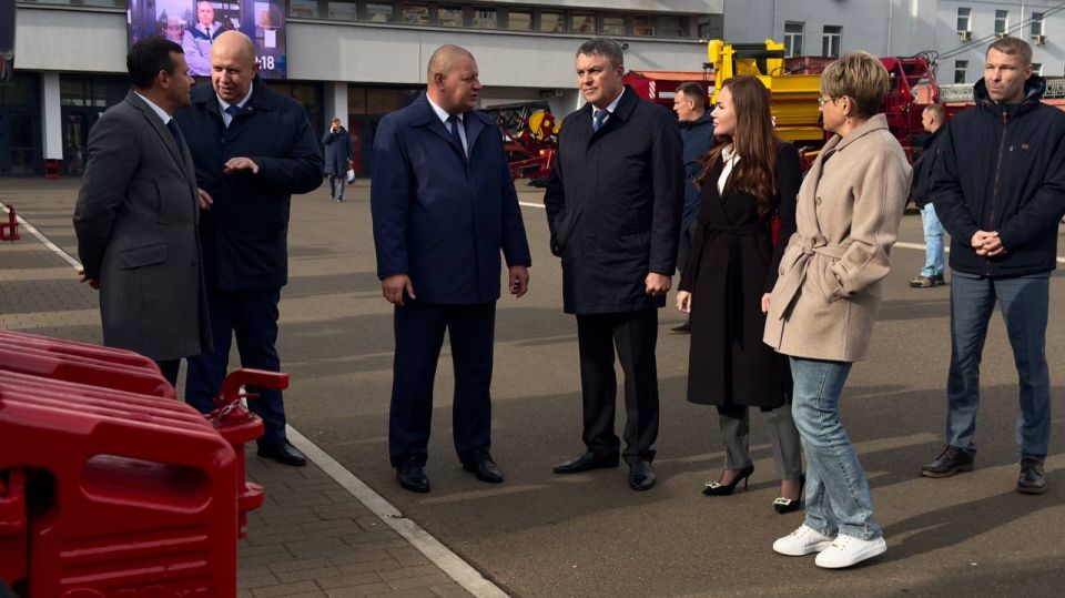 Леонид Пасечник во время рабочей поездки в Республику Беларусь посетил два крупнейших предприятия страны Леонид Пасечник во время рабочей поездки в Республику Беларусь посетил два крупнейших предприятия страны