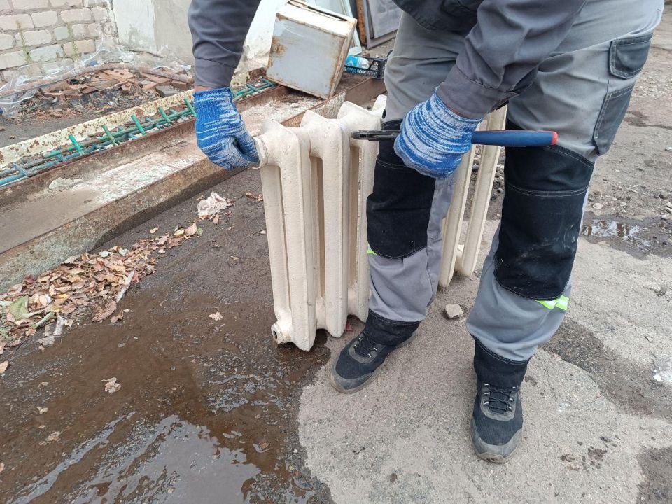 Теплотехники из Удмуртской Республики готовят соцобъекты и жилфонд Лутугинского округа к отопительному сезону Теплотехники из Удмуртской Республики готовят соцобъекты и жилфонд Лутугинского округа к отопительному сезону