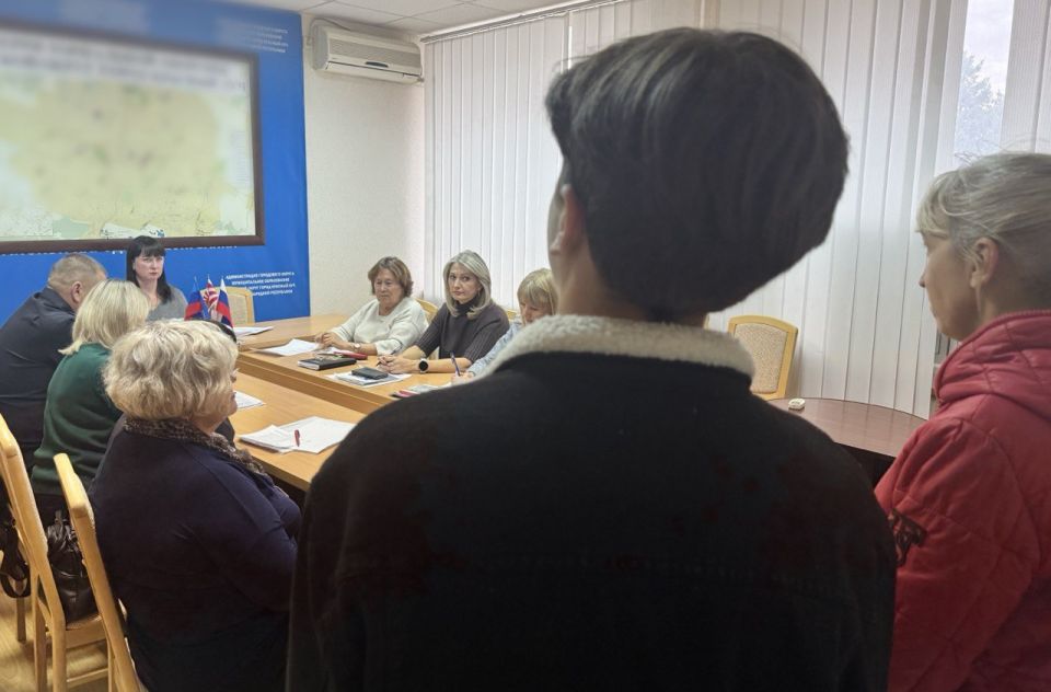 Сегодня в Администрации Краснолучского городского округа прошло заседание комиссии по делам несовершеннолетних и защите их прав Сегодня в Администрации Краснолучского городского округа прошло заседание комиссии по делам несовершеннолетних и защите их прав