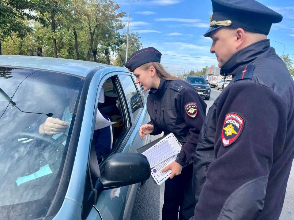Сотрудники Центра ДиТН, ПБДД ГИБДД МВД по ЛНР провели в Луганске акцию "Правила созданы, чтоб их соблюдать!" Сотрудники Центра ДиТН, ПБДД ГИБДД МВД по ЛНР провели в Луганске акцию "Правила созданы, чтоб их соблюдать!"