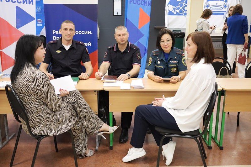 Сотрудники транспортной полиции Запорожья приняли участие во всероссийской ярмарке вакансий Сотрудники транспортной полиции Запорожья приняли участие во всероссийской ярмарке вакансий