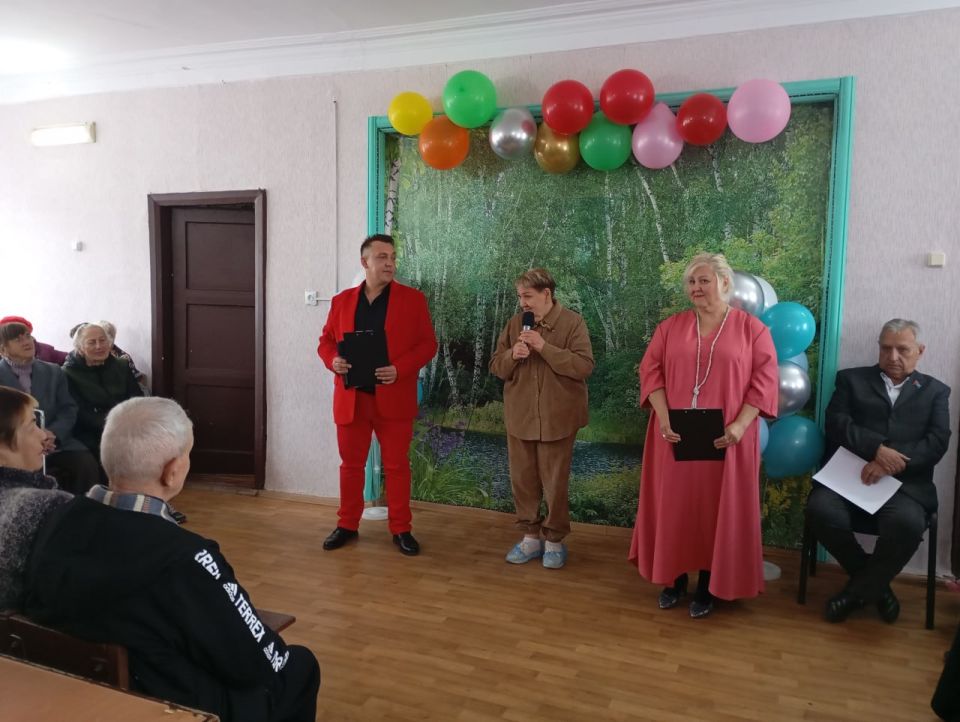 В Стаханове отметили Международный день пожилого человека В Стаханове отметили Международный день пожилого человека