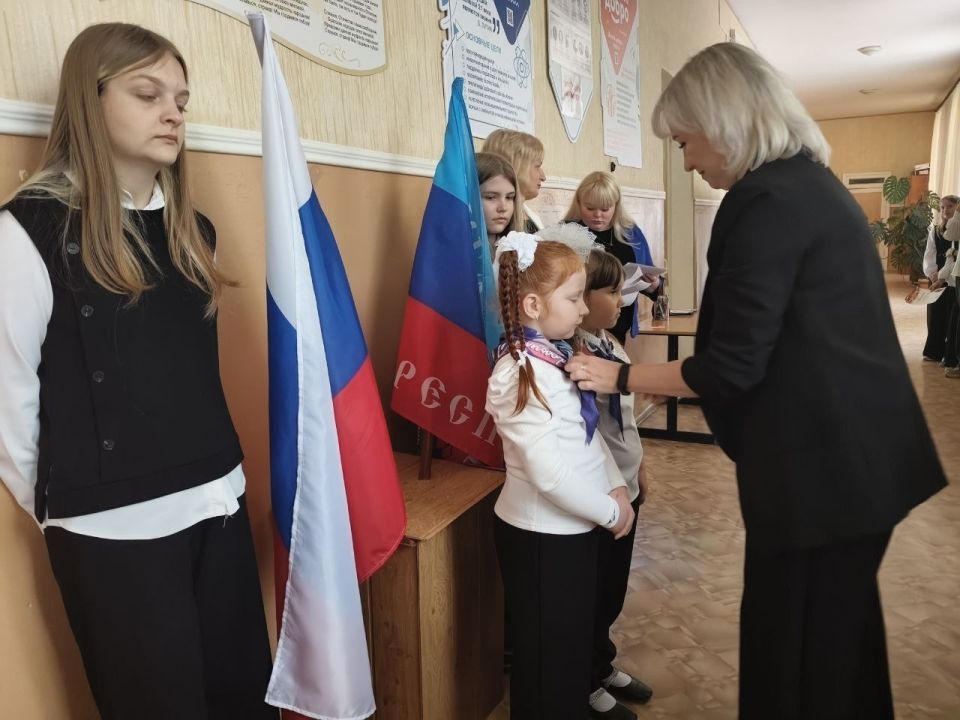 В школах Краснодонского муниципального округа прошла торжественная церемония посвящения первоклассников в «Орлята-сентябрята»! В школах Краснодонского муниципального округа прошла торжественная церемония посвящения первоклассников в «Орлята-сентябрята»!