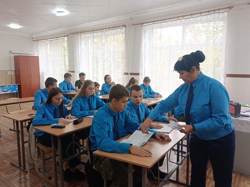 В Ясеновской школе №2им.Д.В.Лазутина прошёл Всероссийский открытый урок культуры безопасности, приуроченный ко Дню гражданской обороны Российской Федерации, с доведением информации по порядку действий при получении сигнала... В Ясеновской школе №2им.Д.В.Лазутина прошёл Всероссийский открытый урок культуры безопасности, приуроченный ко Дню гражданской обороны Российской Федерации, с доведением информации по порядку действий при получении сигнала...