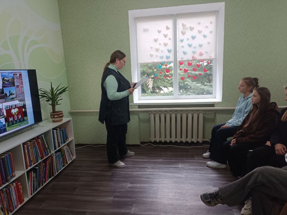 В Лутугинской Районной библиотеке для детей прошла краеведческая видео экскурсия В Лутугинской Районной библиотеке для детей прошла краеведческая видео экскурсия