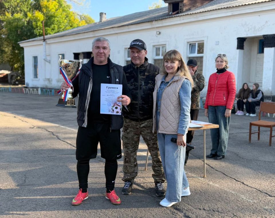 На базе МБУ «Спортивный комплекс – Антрацит» к 130-летию города Антрацита и 89-летия Антрацитовского района состоялось физкультурно-спортивное мероприятие по мини-футболу среди взрослых команд Антрацитовского муниципального... На базе МБУ «Спортивный комплекс – Антрацит» к 130-летию города Антрацита и 89-летия Антрацитовского района состоялось физкультурно-спортивное мероприятие по мини-футболу среди взрослых команд Антрацитовского муниципального...