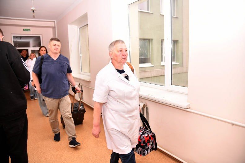 О том, как будет спланирована работа красноярских специалистов, рассказал Сергей Скрипкин: «Будем работать с 1 октября по 1 декабря без выходных; воскресенье - короткий день с 9:00 до 12:00. Кроме того, по субботам... О том, как будет спланирована работа красноярских специалистов, рассказал Сергей Скрипкин: «Будем работать с 1 октября по 1 декабря без выходных; воскресенье - короткий день с 9:00 до 12:00. Кроме того, по субботам...