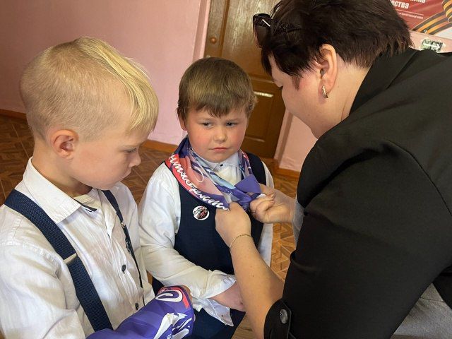 В школах Краснодонского муниципального округа прошла торжественная церемония посвящения первоклассников в «Орлята-сентябрята»! В школах Краснодонского муниципального округа прошла торжественная церемония посвящения первоклассников в «Орлята-сентябрята»!