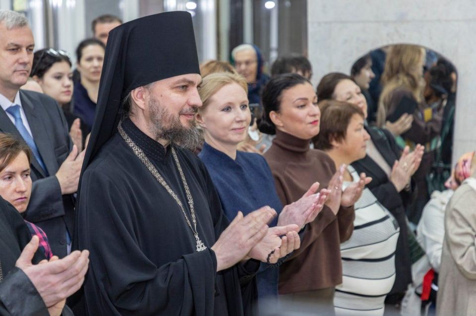 Выставка скрипок мастерской Свято-Иоанно-Предтеченского мужского монастыря села Чугинка Станично-Луганского округа открылась в Луганском краеведческом музее в День музыки Выставка скрипок мастерской Свято-Иоанно-Предтеченского мужского монастыря села Чугинка Станично-Луганского округа открылась в Луганском краеведческом музее в День музыки