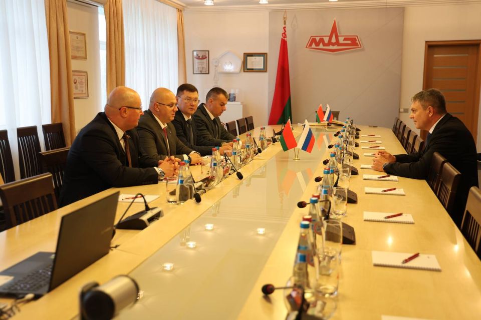 Леонид Пасечник: В рамках рабочей поездки в Республику Беларусь посетил два флагмана промышленности страны – Минский автомобильный завод и Минский тракторный завод Леонид Пасечник: В рамках рабочей поездки в Республику Беларусь посетил два флагмана промышленности страны – Минский автомобильный завод и Минский тракторный завод