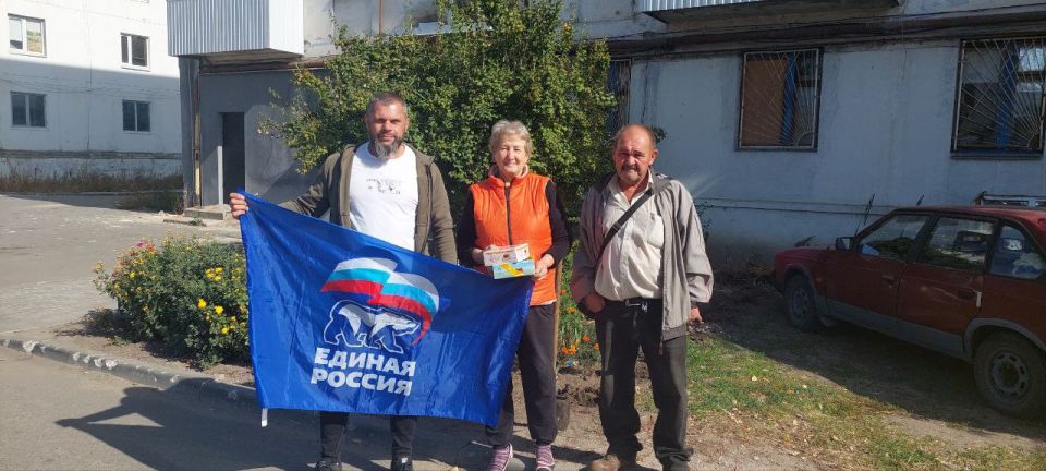 В День пожилого человека депутаты фракции «Единая Россия» в Совете городского округа города Рубежное посетили пожилых людей города В День пожилого человека депутаты фракции «Единая Россия» в Совете городского округа города Рубежное посетили пожилых людей города