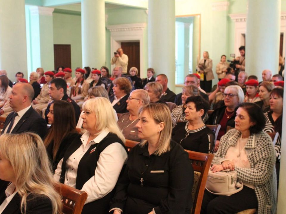 Члены ТИК ЛНР приняли участие в мероприятиях к третьей годовщине воссоединения с Россией Члены ТИК ЛНР приняли участие в мероприятиях к третьей годовщине воссоединения с Россией