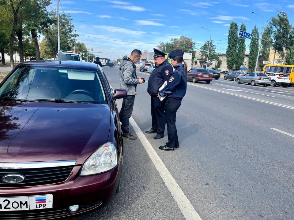 Сотрудники Центра ДиТН, ПБДД ГИБДД МВД по ЛНР провели в Луганске акцию "Правила созданы, чтоб их соблюдать!" Сотрудники Центра ДиТН, ПБДД ГИБДД МВД по ЛНР провели в Луганске акцию "Правила созданы, чтоб их соблюдать!"