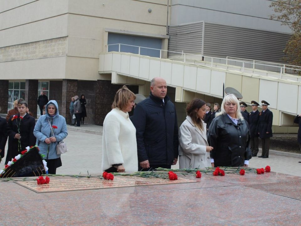 Члены ТИК ЛНР приняли участие в мероприятиях к третьей годовщине воссоединения с Россией Члены ТИК ЛНР приняли участие в мероприятиях к третьей годовщине воссоединения с Россией