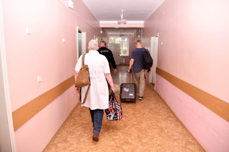 В Свердловский округ для работы прибыла очередная делегация красноярских врачей В Свердловский округ для работы прибыла очередная делегация красноярских врачей