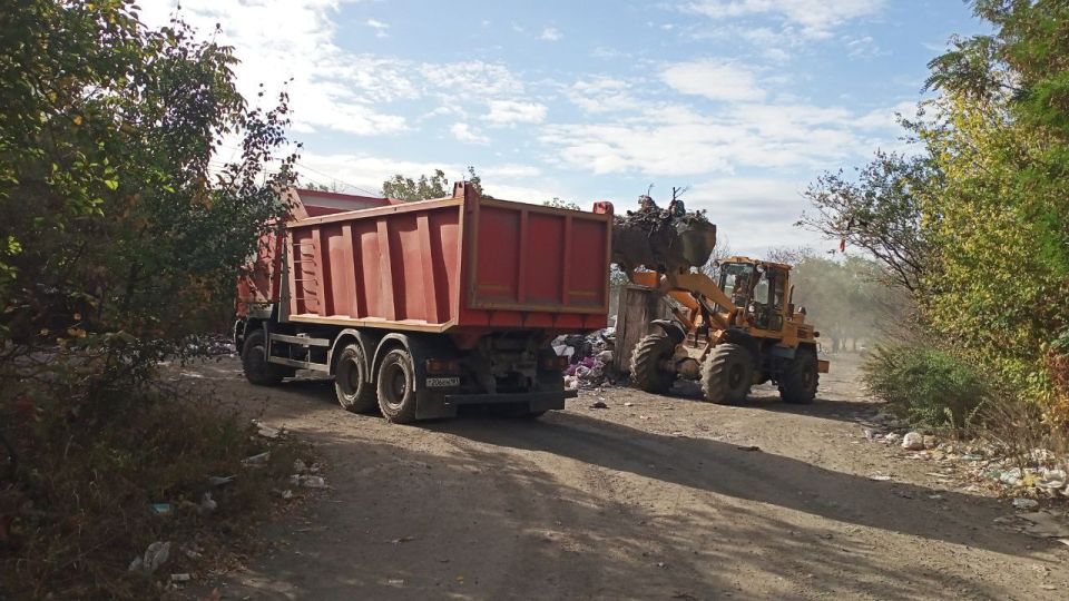 Коммунальные службы продолжают уборку города Коммунальные службы продолжают уборку города