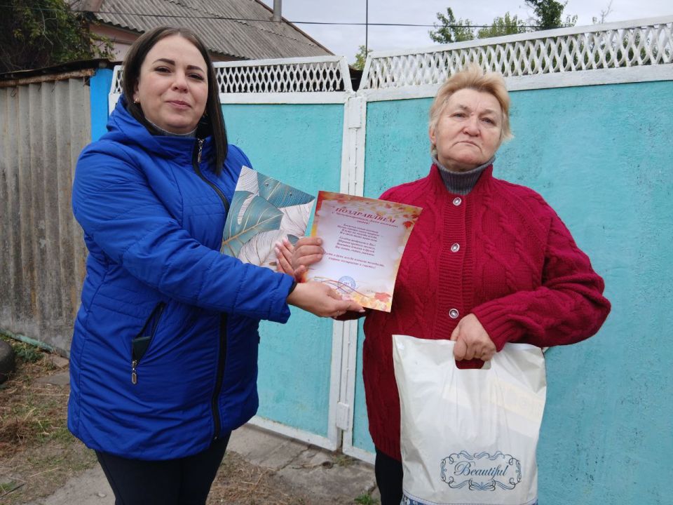 Сегодня, 1 октября, работники Петровского Дома культуры провели благотворительную акцию "Забота и внимание"- в поддержку пожилых людей.Поздравили с праздником участников художественной самодеятельности и бывших работников... Сегодня, 1 октября, работники Петровского Дома культуры провели благотворительную акцию "Забота и внимание"- в поддержку пожилых людей.Поздравили с праздником участников художественной самодеятельности и бывших работников...