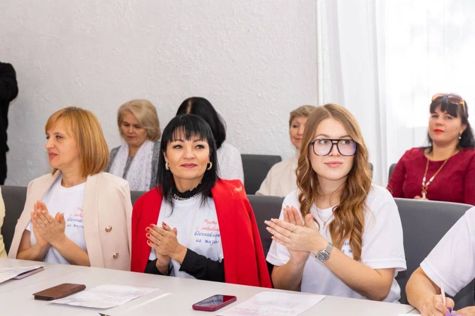 Иван Кусов: В формате творческой встречи пообщался с учителями нашей республики в рамках региональной педагогической Ассамблеи «Педагог Луганщины» Иван Кусов: В формате творческой встречи пообщался с учителями нашей республики в рамках региональной педагогической Ассамблеи «Педагог Луганщины»