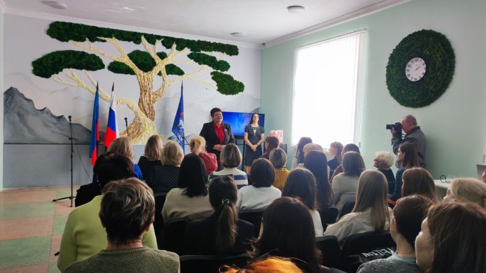 В Молодогвардейске чествовали учителей с профессиональным праздником В Молодогвардейске чествовали учителей с профессиональным праздником