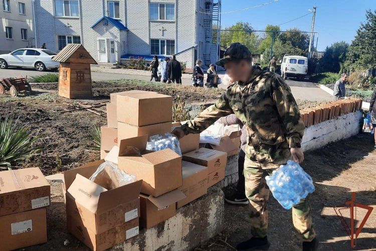 Ко Дню пожилого человека росгвардейцы оказали адресную помощь жителям ЛНР Ко Дню пожилого человека росгвардейцы оказали адресную помощь жителям ЛНР