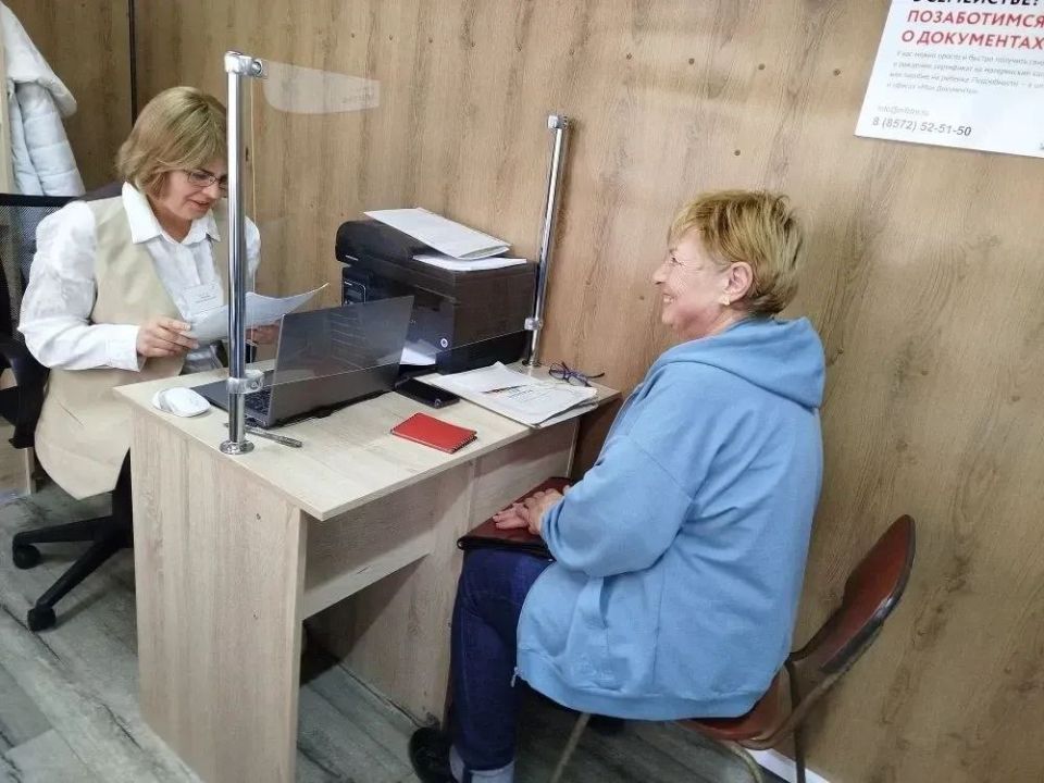 Выездной прием специалистов ГБУ ЛНР "МФЦ" прошел в отдаленном населенном пункте г. Луганска – поселке Веселенькое Выездной прием специалистов ГБУ ЛНР "МФЦ" прошел в отдаленном населенном пункте г. Луганска – поселке Веселенькое
