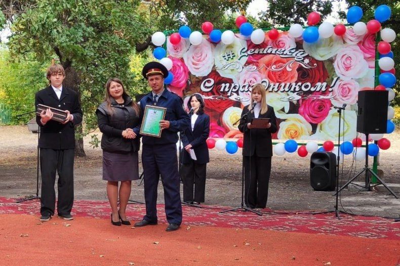 В пгт Ленинский прошло праздничное мероприятие, посвящённое сразу нескольким знаменательным датам В пгт Ленинский прошло праздничное мероприятие, посвящённое сразу нескольким знаменательным датам