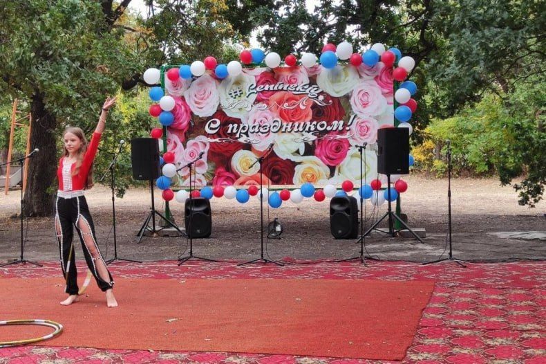 В пгт Ленинский прошло праздничное мероприятие, посвящённое сразу нескольким знаменательным датам В пгт Ленинский прошло праздничное мероприятие, посвящённое сразу нескольким знаменательным датам