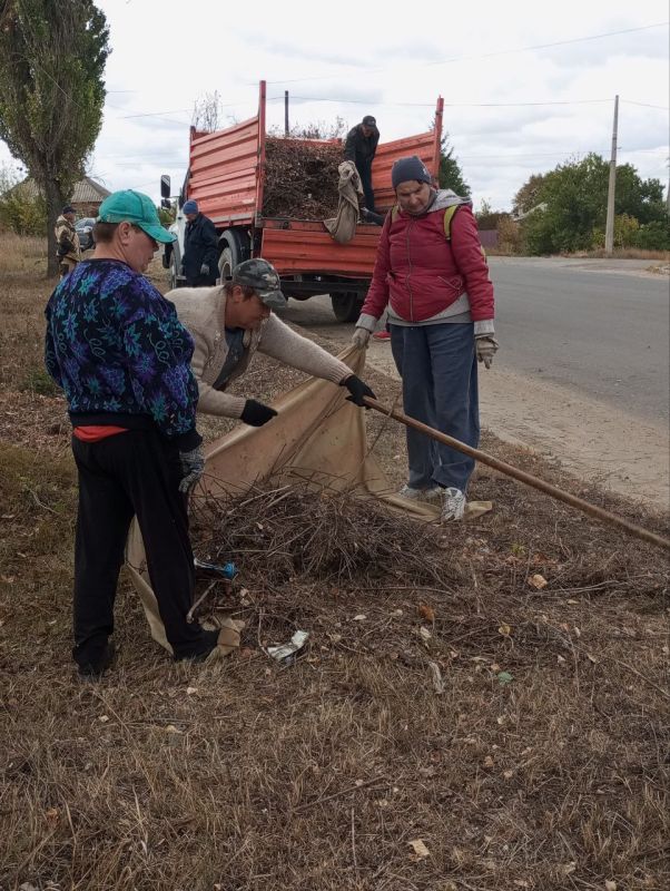 МБУ "КСЛ" города Лисичанска продолжает приводить в порядок город во всех его районах