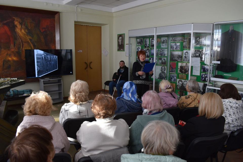 В городском музее отметили Международный день пожилых людей и 90-летие стахановского движения В городском музее отметили Международный день пожилых людей и 90-летие стахановского движения