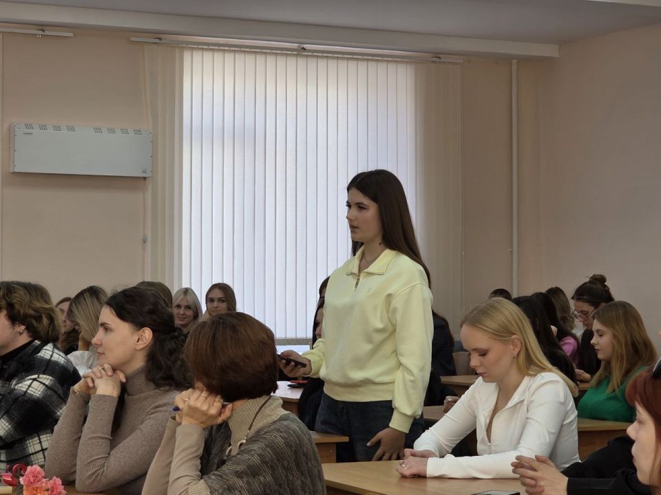 Ольга Бас: В преддверии Дня учителя имела удовольствие провести лекцию с будущими филологами и журналистами Луганского педагогического университета Ольга Бас: В преддверии Дня учителя имела удовольствие провести лекцию с будущими филологами и журналистами Луганского педагогического университета