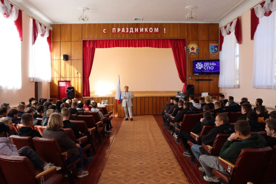 Стаханов отмечает 85 лет среднего профессионального образования Стаханов отмечает 85 лет среднего профессионального образования