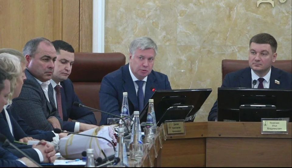 Сергей Цемкало: Сегодня хочу поздравить от имени Совета городского округа города Луганска и от себя лично с переизбранием на должность Председателя Ульяновской городской Думы Илью Владимировича Ножечкина Сергей Цемкало: Сегодня хочу поздравить от имени Совета городского округа города Луганска и от себя лично с переизбранием на должность Председателя Ульяновской городской Думы Илью Владимировича Ножечкина
