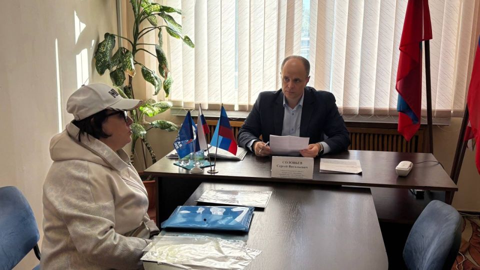 Секретарь Краснолучского местного отделения Единой России, Глава муниципалитета Сергей Соловьев провёл личный приём граждан Секретарь Краснолучского местного отделения Единой России, Глава муниципалитета Сергей Соловьев провёл личный приём граждан