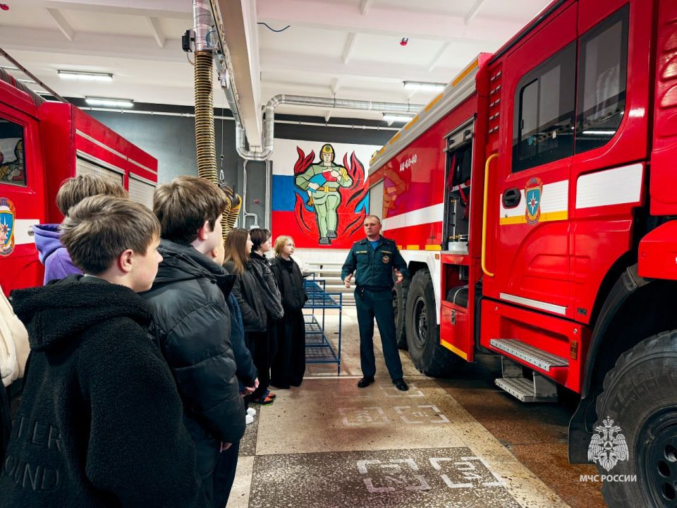 К Дню гражданской обороны: луганские школьники побывали в гостях у спасателей МЧС России К Дню гражданской обороны: луганские школьники побывали в гостях у спасателей МЧС России