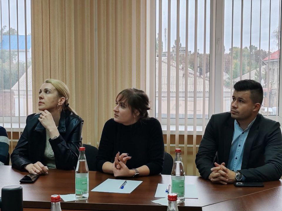 Сотрудники Минтранса ЛНР изучили ключевые аспекты цифровой грамотности и кибербезопасности в рамках лекции, подготовленной представителями Отделения Банка России и МВД по ЛНР Сотрудники Минтранса ЛНР изучили ключевые аспекты цифровой грамотности и кибербезопасности в рамках лекции, подготовленной представителями Отделения Банка России и МВД по ЛНР