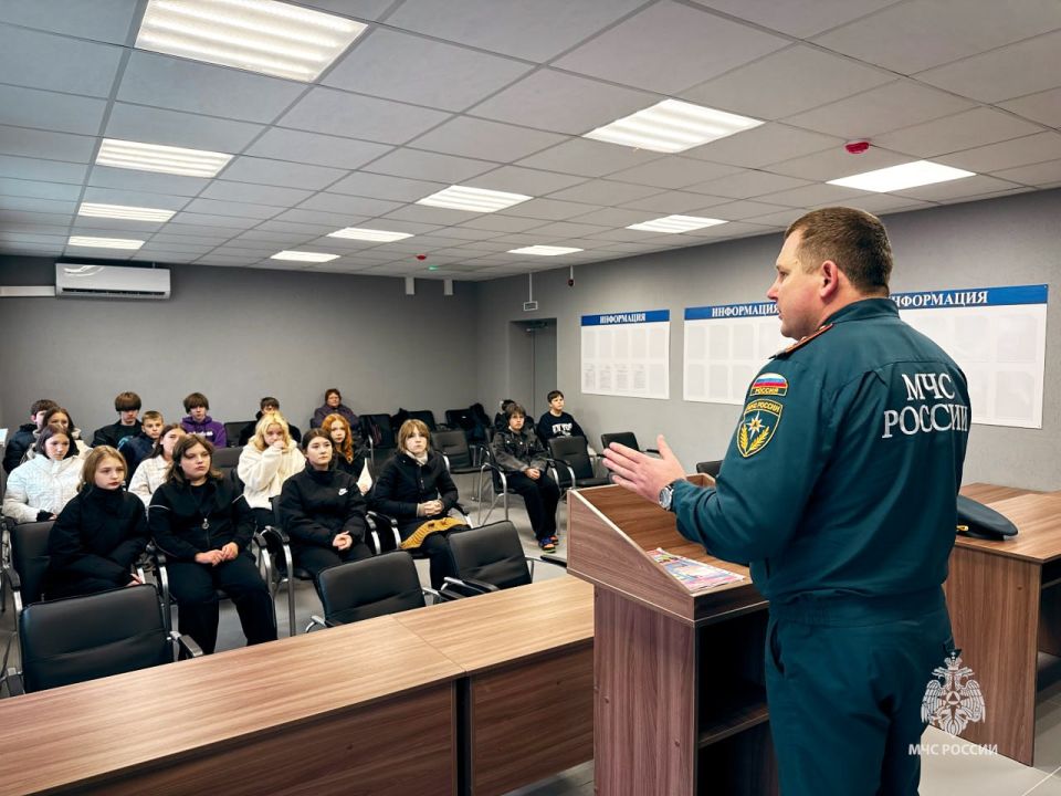 К Дню гражданской обороны: луганские школьники побывали в гостях у спасателей МЧС России К Дню гражданской обороны: луганские школьники побывали в гостях у спасателей МЧС России