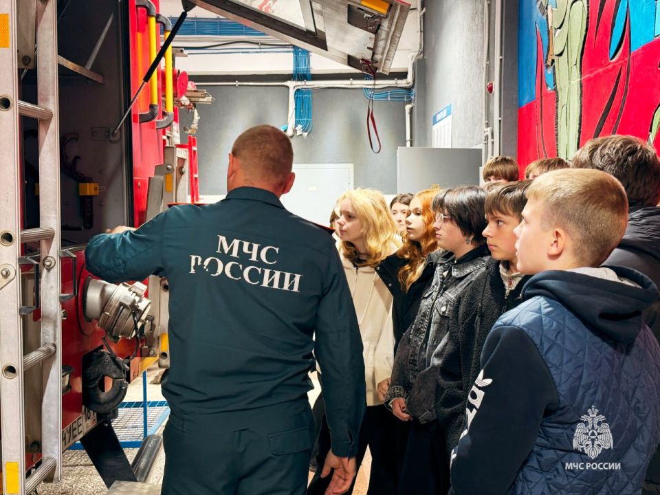 К Дню гражданской обороны: луганские школьники побывали в гостях у спасателей МЧС России К Дню гражданской обороны: луганские школьники побывали в гостях у спасателей МЧС России