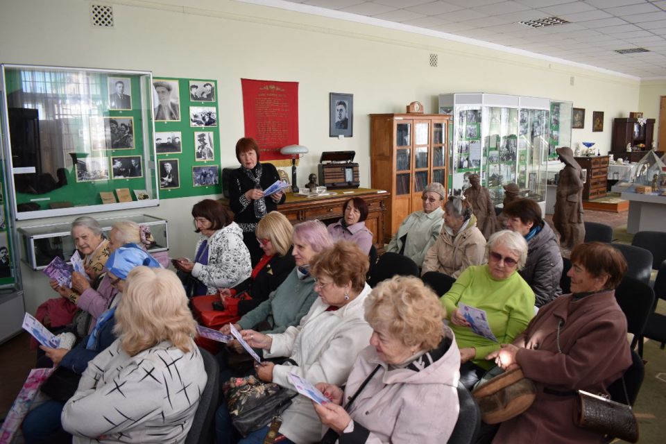 В городском музее отметили Международный день пожилых людей и 90-летие стахановского движения В городском музее отметили Международный день пожилых людей и 90-летие стахановского движения