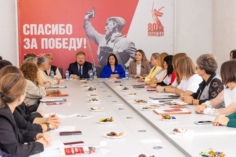 Иван Кусов: В формате творческой встречи пообщался с учителями нашей республики в рамках региональной педагогической Ассамблеи «Педагог Луганщины» Иван Кусов: В формате творческой встречи пообщался с учителями нашей республики в рамках региональной педагогической Ассамблеи «Педагог Луганщины»