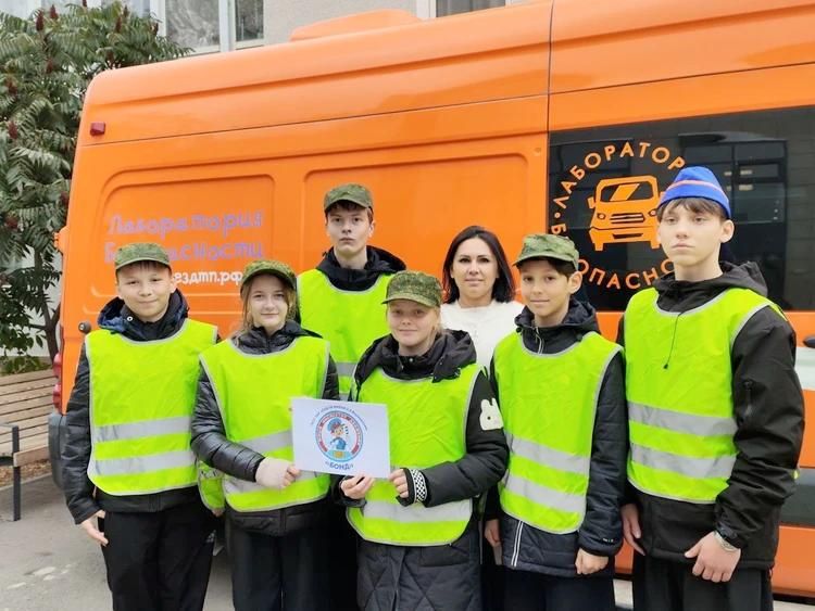46 отрядов по всей республике: В Луганске школьников приняли в ряды юных инспекторов движения 46 отрядов по всей республике: В Луганске школьников приняли в ряды юных инспекторов движения