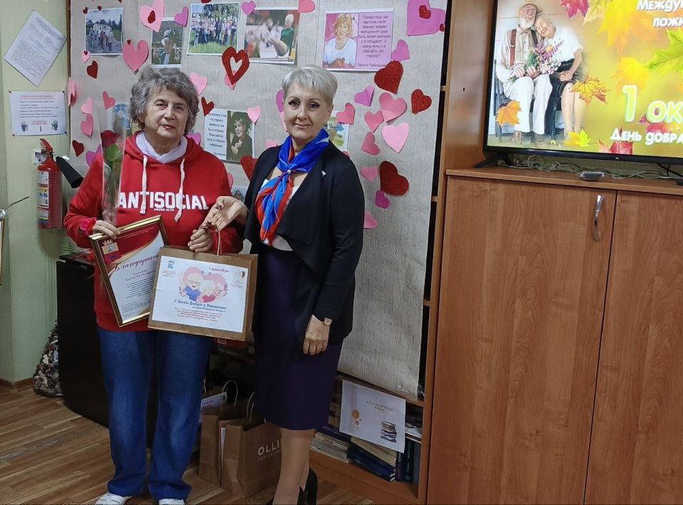 В Международный день пожилых людей в Славяносербском комплексном центре и Славяносербском Центре культуры состоялись мероприятия для людей «серебряного» возраста В Международный день пожилых людей в Славяносербском комплексном центре и Славяносербском Центре культуры состоялись мероприятия для людей «серебряного» возраста
