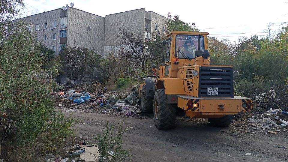 Коммунальные службы продолжают уборку города Коммунальные службы продолжают уборку города