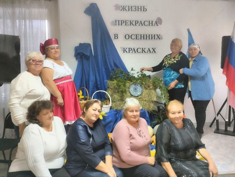 В селе Рафайловка прошло яркое праздничное мероприятие, посвященное сразу двум значимым событиям: Международному дню пожилых людей и началу золотой поры года — осени В селе Рафайловка прошло яркое праздничное мероприятие, посвященное сразу двум значимым событиям: Международному дню пожилых людей и началу золотой поры года — осени