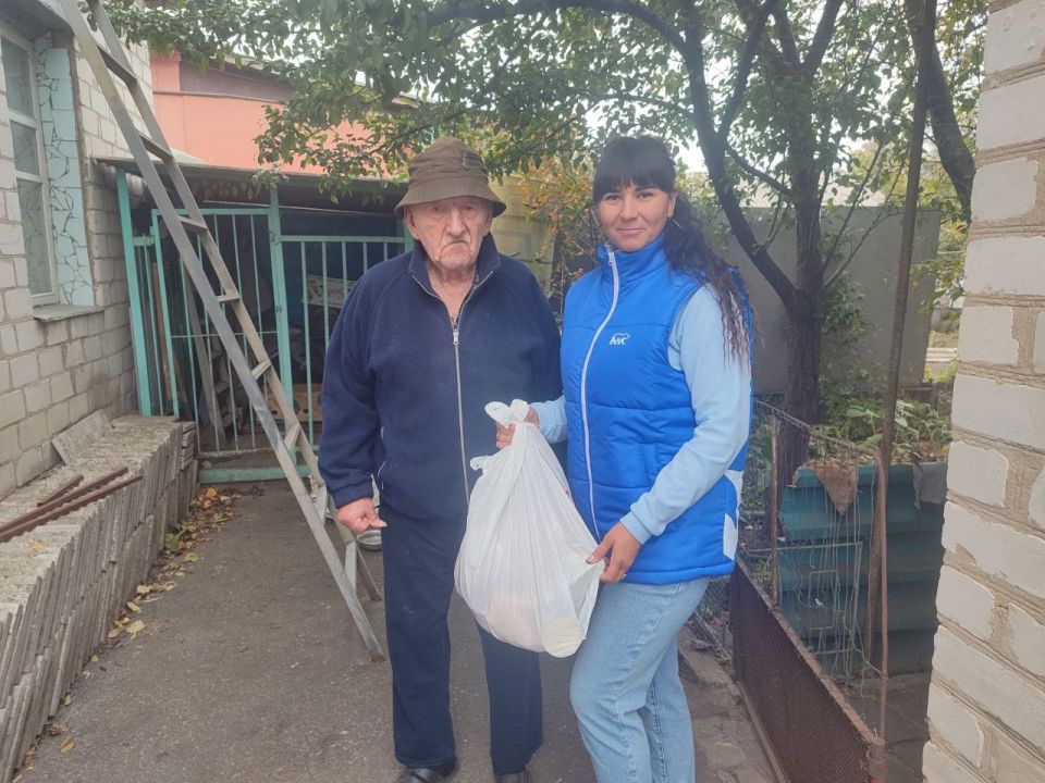 В День пожилого человека «Единая Россия» по всей ЛНР пришла на помощь старшему поколению В День пожилого человека «Единая Россия» по всей ЛНР пришла на помощь старшему поколению
